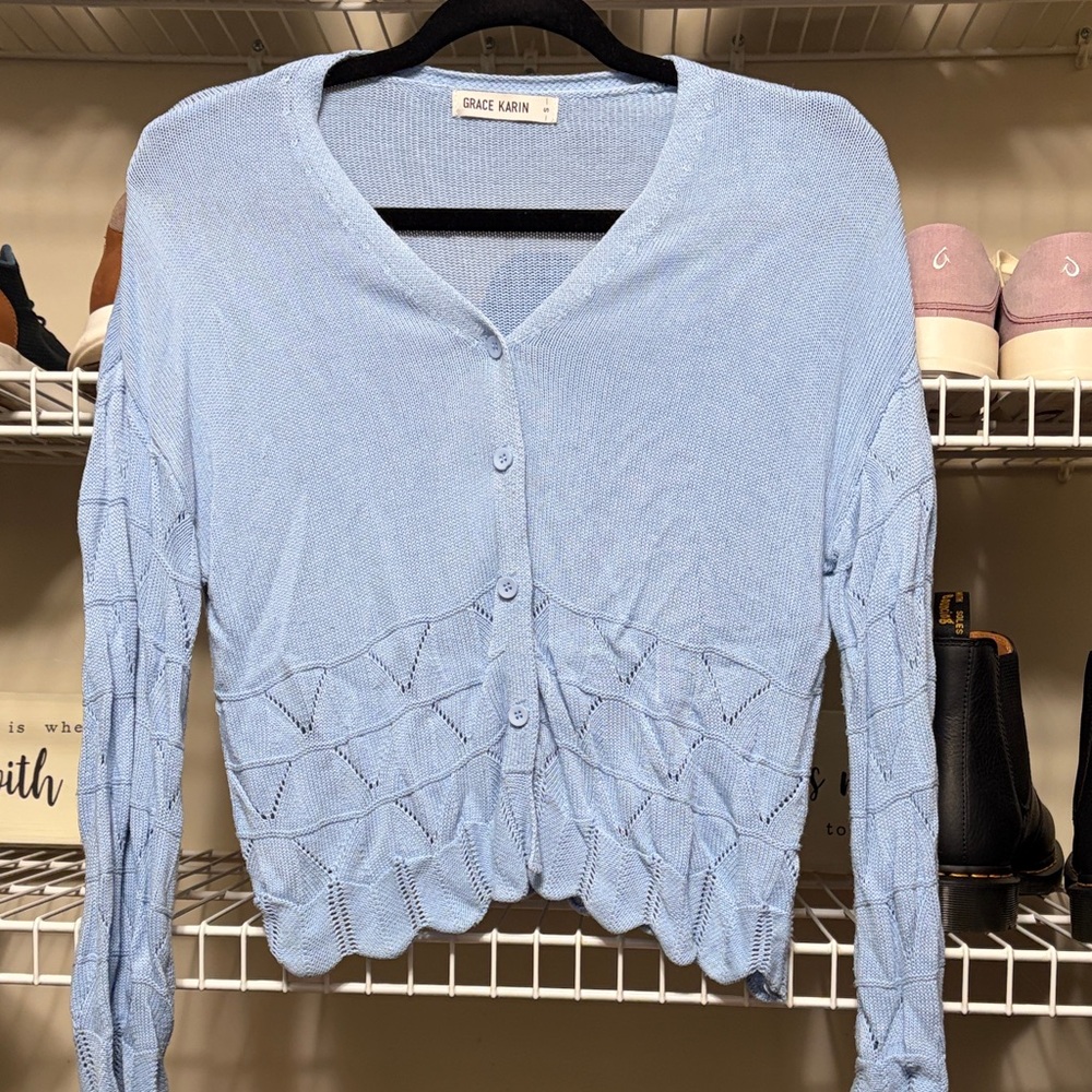 Beautiful scalloped crop sweater